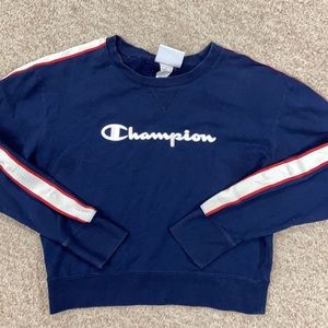 Young Adult/Women’s Cropped Champion Sweatshirt- size medium